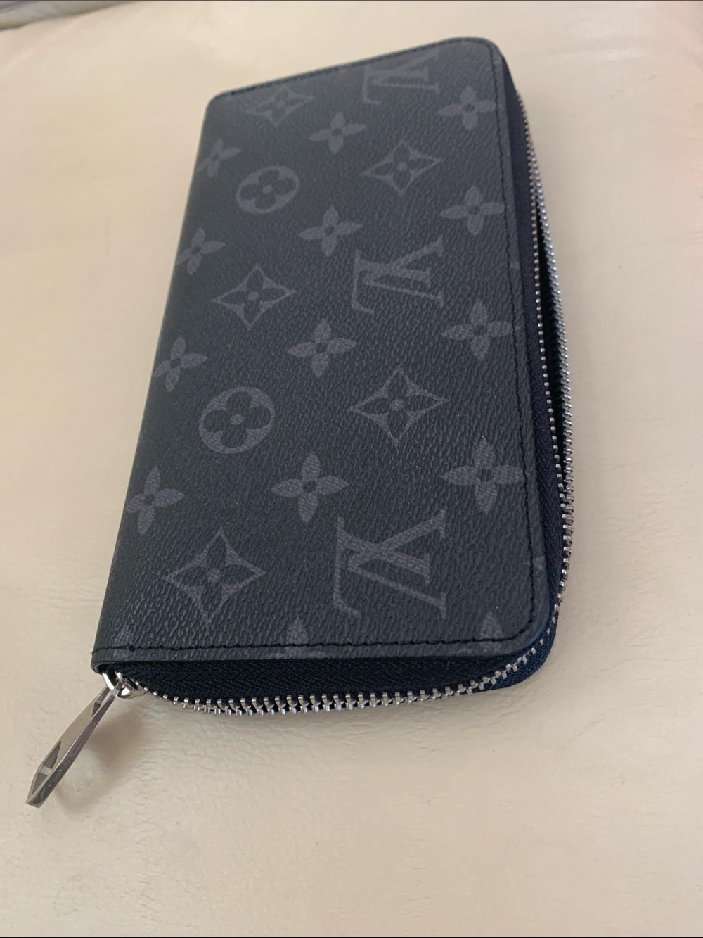 Louis Vuitton black and Grey Wallet like New Condition
